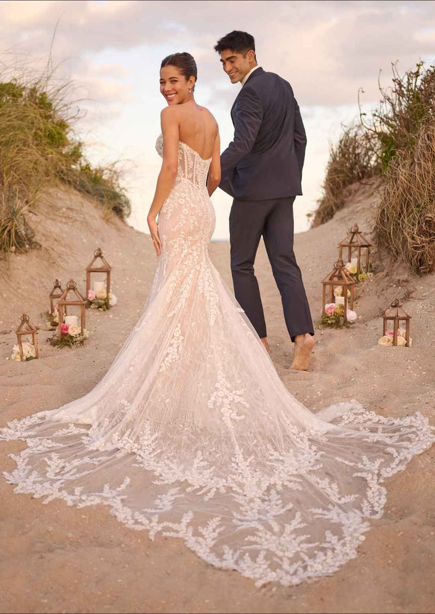 fit and flare wedding dress maggie sottero Benjie Royale Size:5.5 M / 7 W Blue Artwork Sequin Dress Complete with exquisite hemline FFMAR2023
