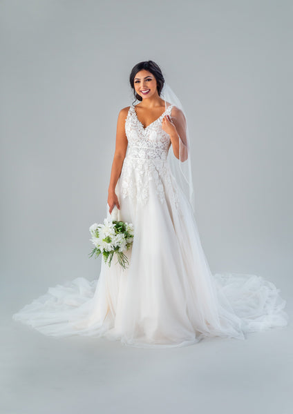 Whimsical Lace A-line Wedding Dress | Kennedy Blue Carina