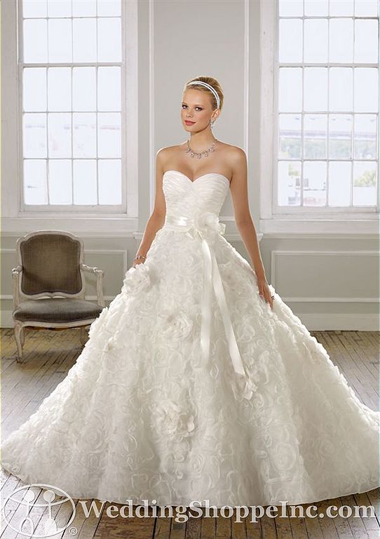 Designer Wedding Dress Sample Sale at the Wedding Shoppe