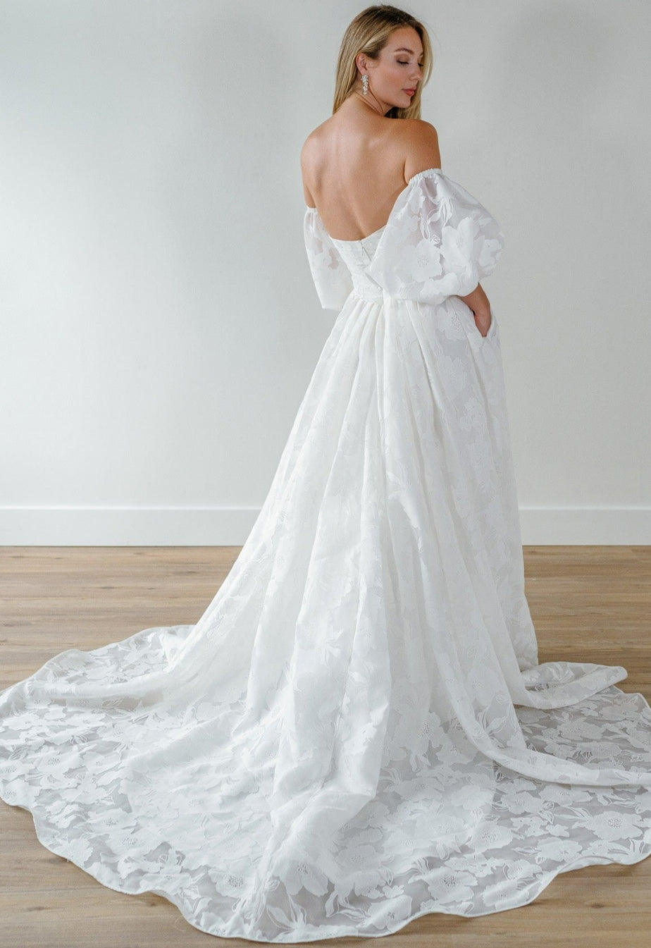 wedding dresses fond du lac wi Locket Vienna with sleeves Dress Knitwear Sweater Dresses Red and Black Lace line shape with layers Size:44 Regular Jacket+38 Waist Adjust 34to40)(Height: 5'7