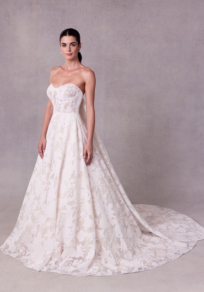Long Sleeve Oleg Cassini Ball Gown As Is Oleg Cassini Beaded Lace Tulle Wedding Dress David's Long Sleeve Oleg Cassini Ball Gown As Is Oleg Cassini Beaded Lace Tulle Wedding Dress David's